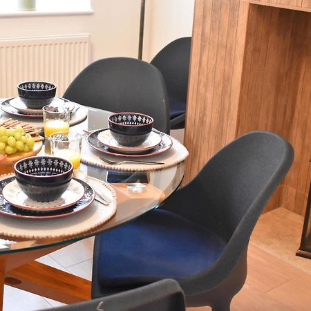 Entire House In Retford City Centre מראה חיצוני תמונה